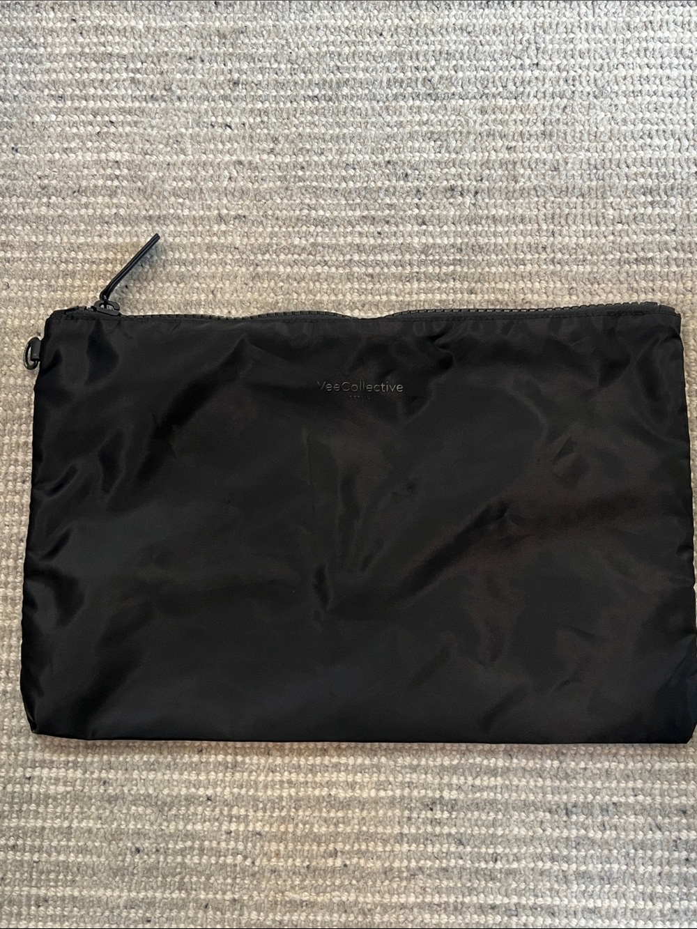 VEE COLLECTIVE removable zippered pouch 14" L x 7" H